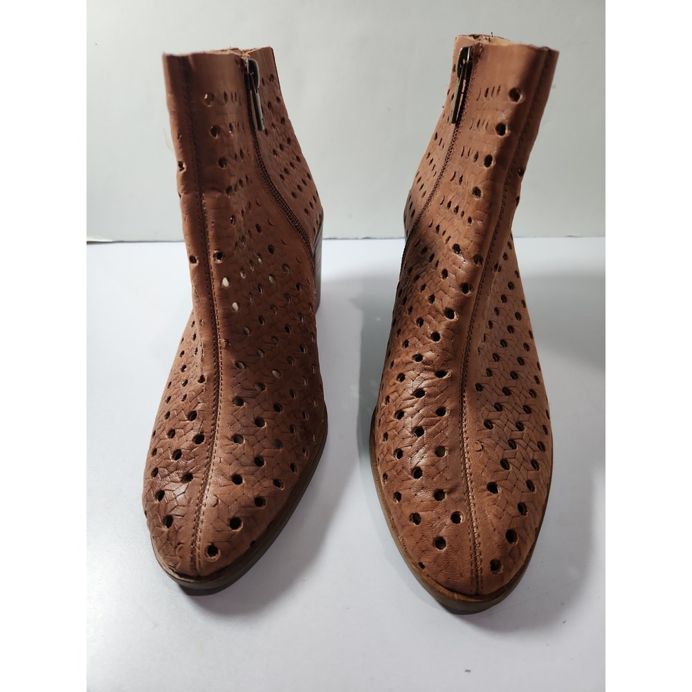 Lucky Brand Painina Tan Leather Perforated Woven Ankle Boots Womens 8.5 M 39 - Picture 3 of 8